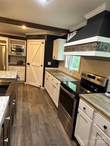824 Dillsboro Road, Sylva, NC 28779