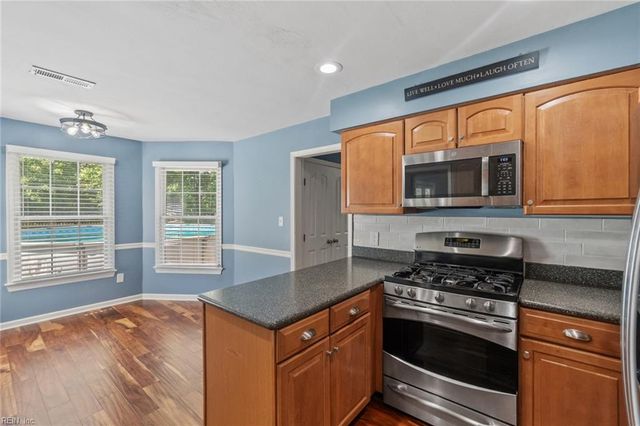 917 Barrington CT, Chesapeake, VA 23322