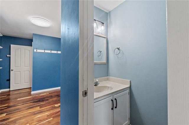 917 Barrington CT, Chesapeake, VA 23322