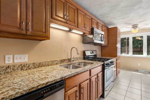 31 Blithewood Ave 205, Worcester, MA 01604