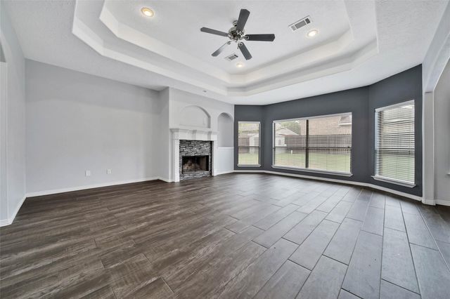 12802 Point Aquarius Boulevard, Willis, TX 77318