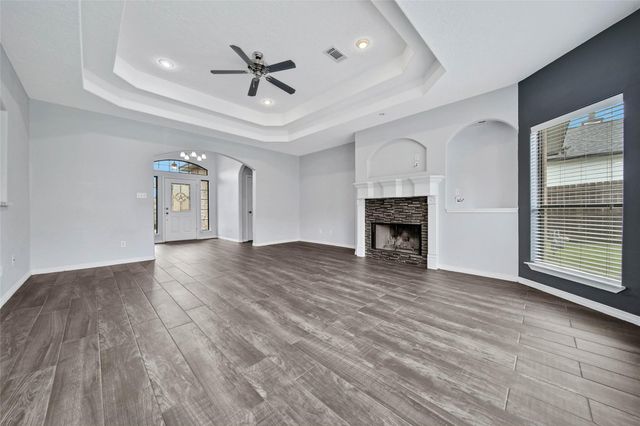 12802 Point Aquarius Boulevard, Willis, TX 77318