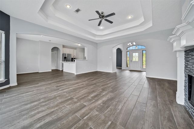 12802 Point Aquarius Boulevard, Willis, TX 77318