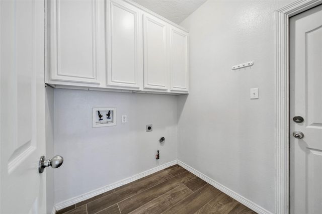 12802 Point Aquarius Boulevard, Willis, TX 77318