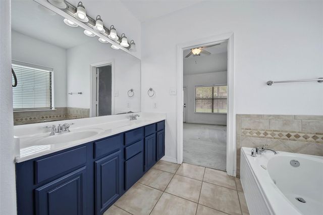 12802 Point Aquarius Boulevard, Willis, TX 77318