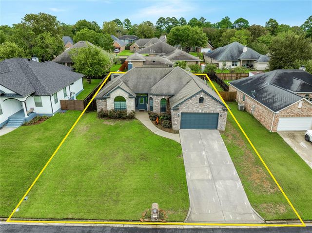 12802 Point Aquarius Boulevard, Willis, TX 77318