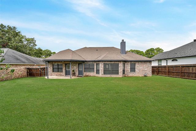12802 Point Aquarius Boulevard, Willis, TX 77318