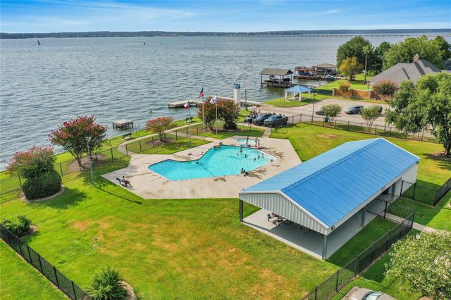 12802 Point Aquarius Boulevard, Willis, TX 77318