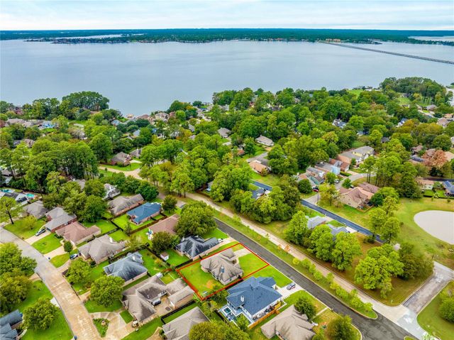 12802 Point Aquarius Boulevard, Willis, TX 77318