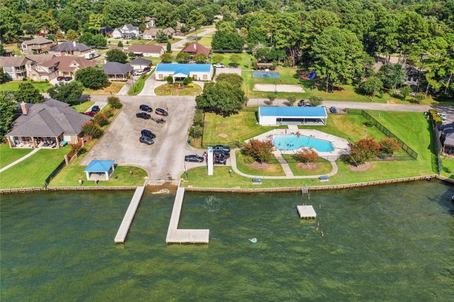 12802 Point Aquarius Boulevard, Willis, TX 77318