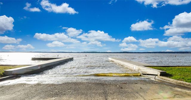 12802 Point Aquarius Boulevard, Willis, TX 77318