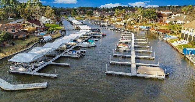 12802 Point Aquarius Boulevard, Willis, TX 77318