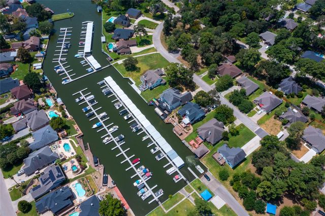 12802 Point Aquarius Boulevard, Willis, TX 77318