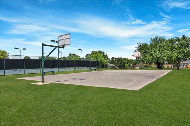 12802 Point Aquarius Boulevard, Willis, TX 77318