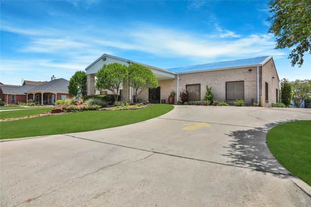 12802 Point Aquarius Boulevard, Willis, TX 77318