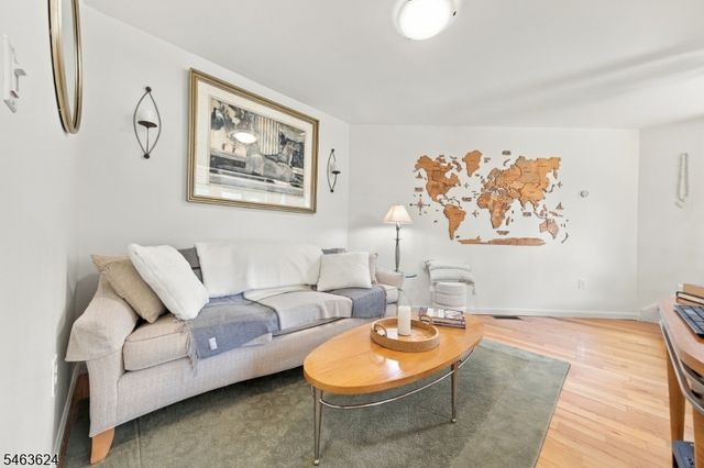 27 Chestnut Ct, Bernards Twp., NJ 07920