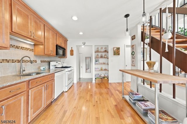 27 Chestnut Ct, Bernards Twp., NJ 07920