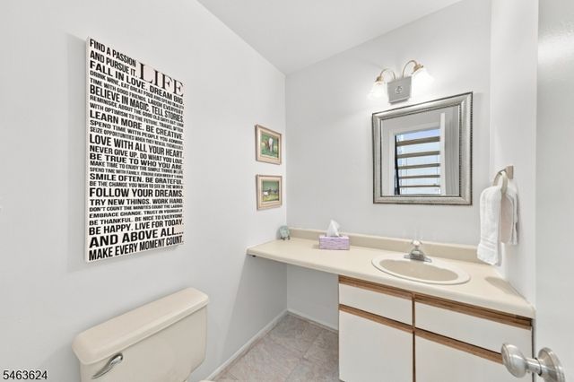 27 Chestnut Ct, Bernards Twp., NJ 07920