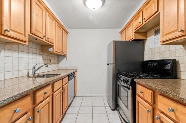 56 Townsend St B9, Abington, MA 02351