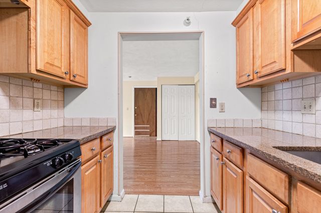 56 Townsend St B9, Abington, MA 02351