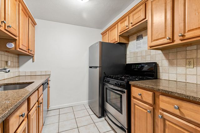 56 Townsend St B9, Abington, MA 02351