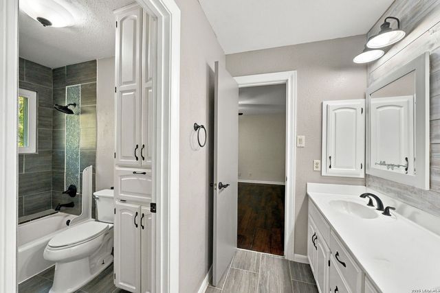 13030 HUNTERS BREEZE ST, San Antonio, TX 78230
