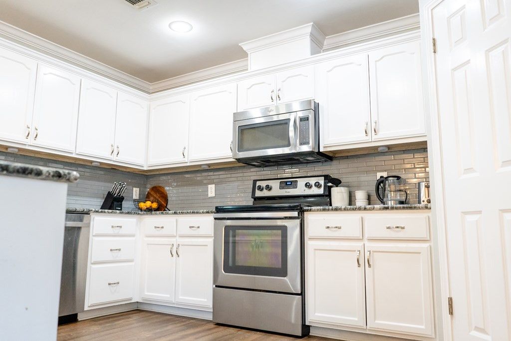 Image 10 of property listing at 1215 Dorchester Drive, San Angelo, TX 76901