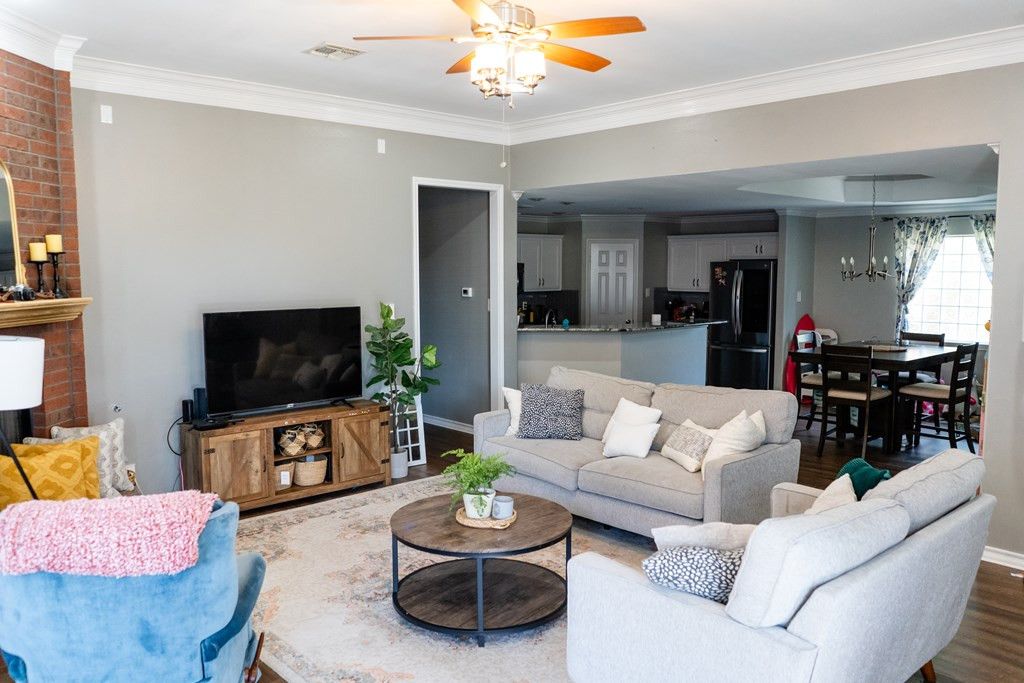 Image 4 of property listing at 1215 Dorchester Drive, San Angelo, TX 76901
