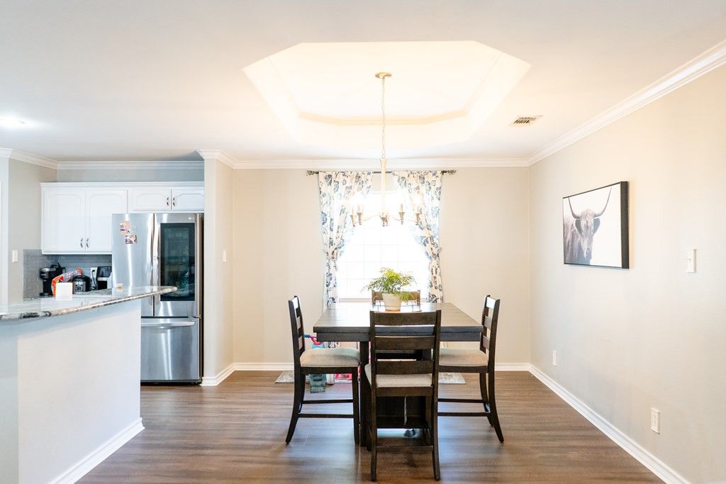 Image 5 of property listing at 1215 Dorchester Drive, San Angelo, TX 76901