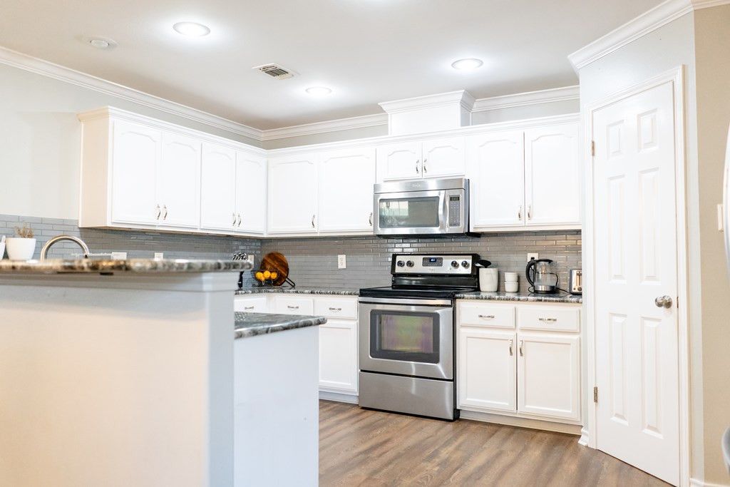 Image 8 of property listing at 1215 Dorchester Drive, San Angelo, TX 76901