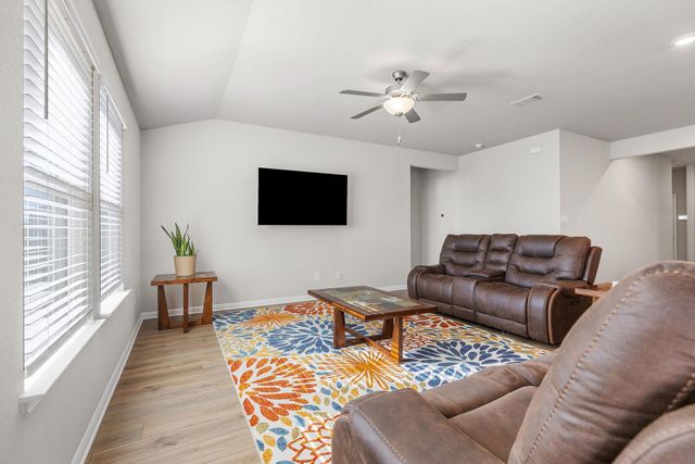 110 Greenspire Downs DR, Hutto, TX 78634