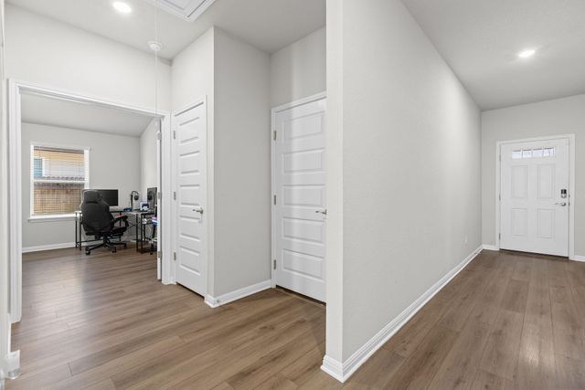 110 Greenspire Downs DR, Hutto, TX 78634