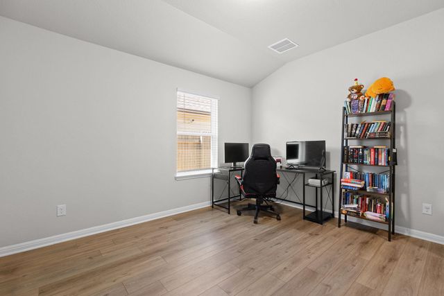 110 Greenspire Downs DR, Hutto, TX 78634