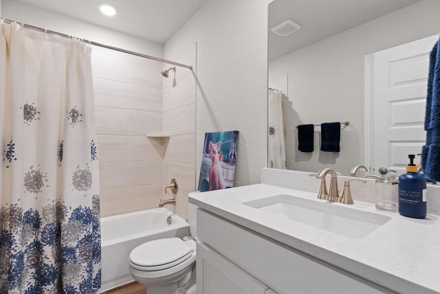 110 Greenspire Downs DR, Hutto, TX 78634