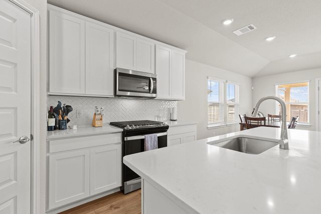 110 Greenspire Downs DR, Hutto, TX 78634