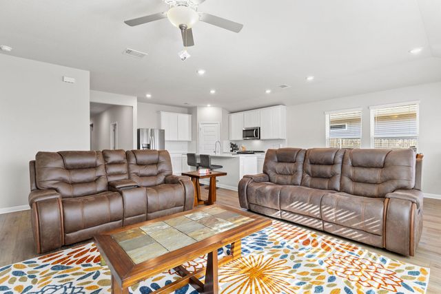 110 Greenspire Downs DR, Hutto, TX 78634