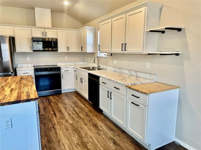 920 Queen Street, Centerton, AR 72719