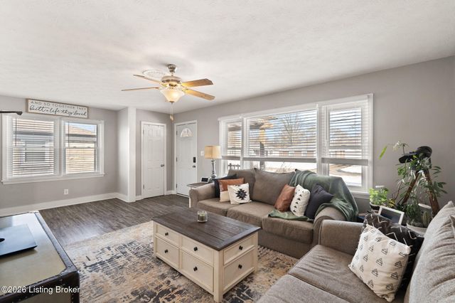 4050 Addison Ln, Louisville, KY 40216