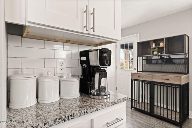 4050 Addison Ln, Louisville, KY 40216