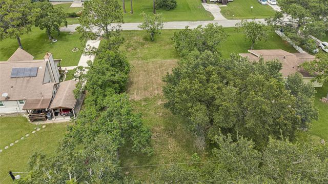 6519 Pinecrest Drive, Hitchcock, TX 77563