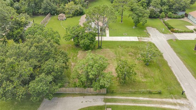 6519 Pinecrest Drive, Hitchcock, TX 77563
