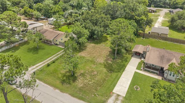 6519 Pinecrest Drive, Hitchcock, TX 77563