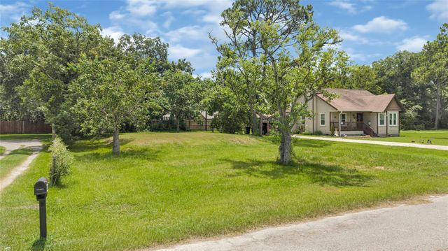 6519 Pinecrest Drive, Hitchcock, TX 77563