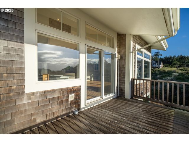 455 CAPES Dr, Oceanside, OR 97134