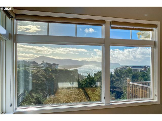 455 CAPES Dr, Oceanside, OR 97134
