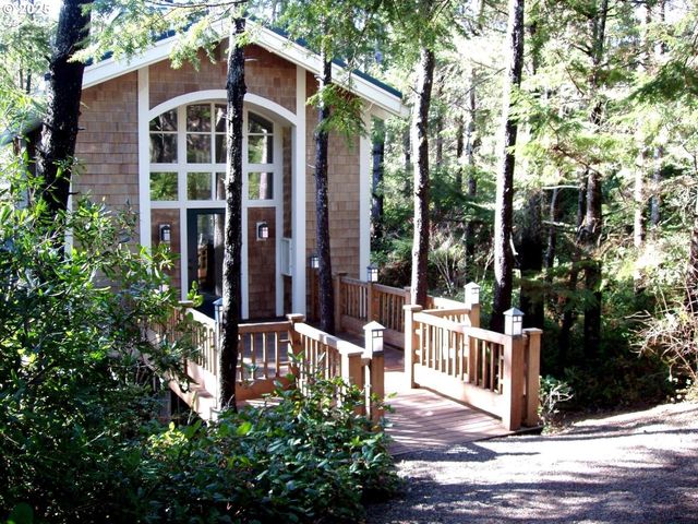 455 CAPES Dr, Oceanside, OR 97134