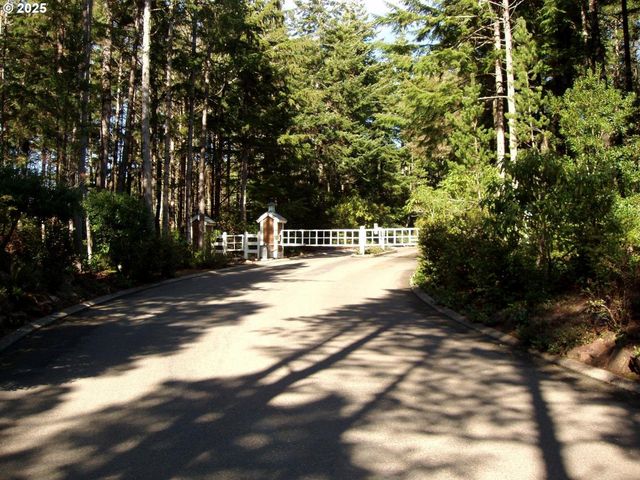 455 CAPES Dr, Oceanside, OR 97134