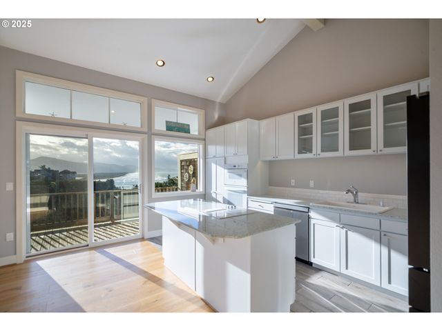 455 CAPES Dr, Oceanside, OR 97134