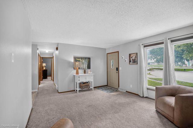 3951 Valdez Drive, Waterloo, IA 50701