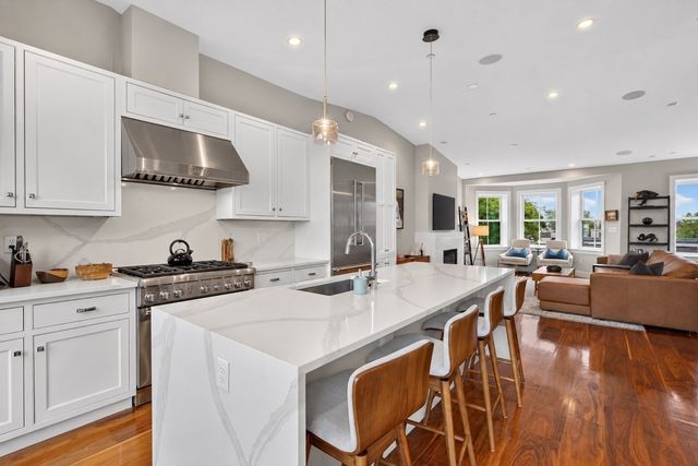 550 E Broadway 2, Boston, MA 02127